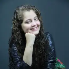 Cantora Lyara Neris