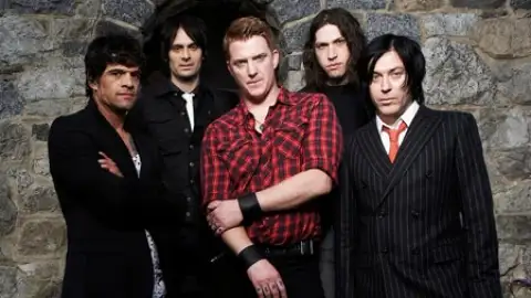 Novo disco do Queens Of The Stone Age será lançado em junho