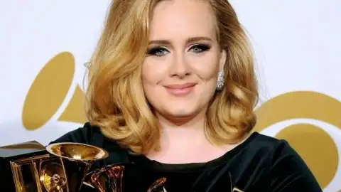 Adele encabeça lista dos músicos britânicos mais ricos com menos de 30 anos