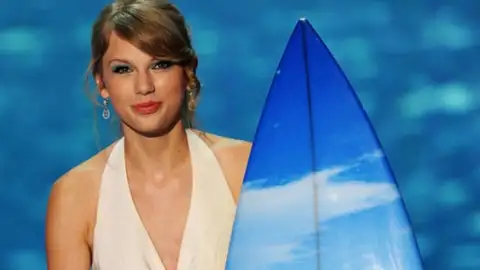 Taylor Swift, Selena Gomez e Justin Bieber são os maiores vencedores do Teen Choice Awards 2011