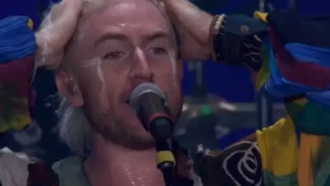 Walk The Moon prepara público para Alicia Keys e Timberlake com show correto