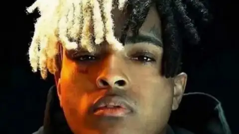 XXXTentacion chega postumamente ao topo da parada americana de álbuns com "Skins"