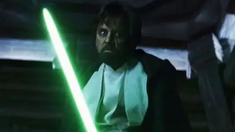 Mark Hamill, o Luke Skywalker de Star Wars, atende fã brasileiro e pede "FORA KAROL CONKA"