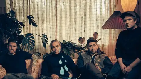 Guitarrista do Fall Out Boy fará cirurgia na mão e ficará afastado da banda