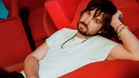 Tame Impala está de volta com a nova música, "End Of Summer". Ouça com letra e tradução