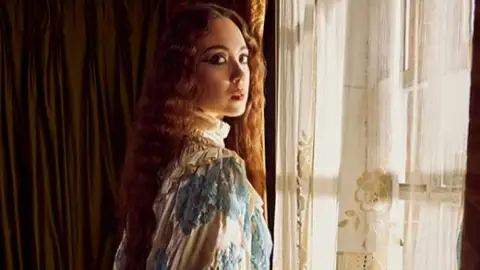 Laufey lança o seu novo disco, "A Matter Of Time". Escute com letra e tradução