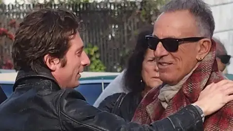 Jeremy Allen White diz que cantar em cinebiografia de Bruce Springsteen foi “intimidante”