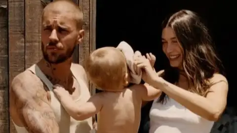 Justin Bieber lança o álbum "SWAG II". Ouça com todas as letras!