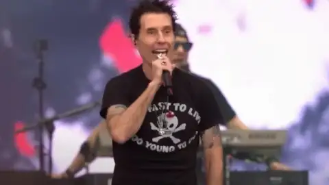 Capital Inicial e CPM 22 fazem críticas à "PEC da Impunidade" e defendem a democracia no The Town