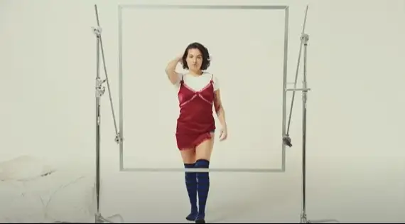 Ouça a nova música da cantora, "Love Me Gentle", com letra e tradução!